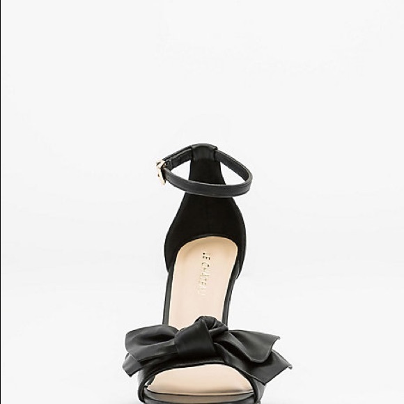 A pretty bow heel, 3.5" - Picture 2 of 3